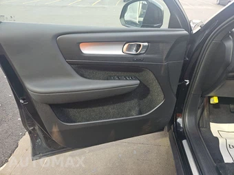 2024 Volvo XC40 B5 Core Bright Theme - miniatura 9