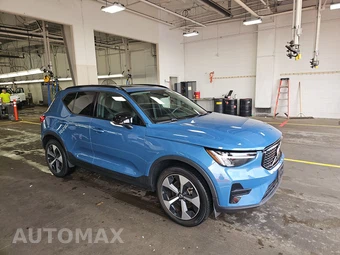 2024 Volvo XC40 B5 Core Dark Theme - miniatura 3