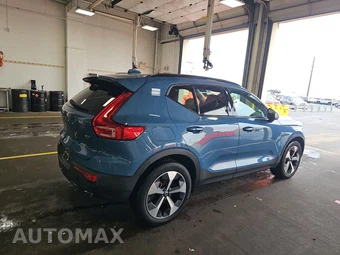 2024 Volvo XC40 B5 Core Dark Theme - miniatura 4
