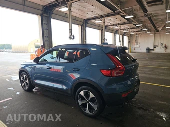 2024 Volvo XC40 B5 Core Dark Theme - miniatura 6