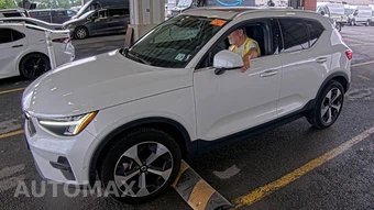 2024 Volvo XC40 B5 Plus Bright Theme