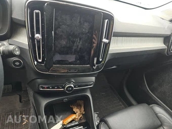 2024 Volvo XC40 B5 Plus Bright Theme - miniatura 11
