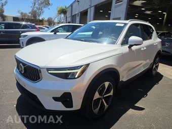 2024 Volvo XC40 B5 Plus Bright Theme