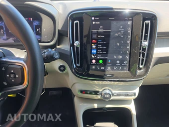 2024 Volvo XC40 B5 Plus Bright Theme – miniatura 11