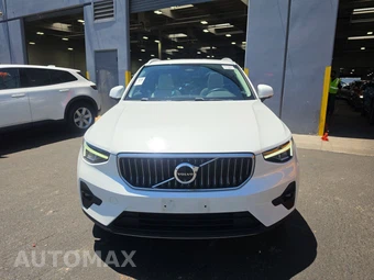 2024 Volvo XC40 B5 Plus Bright Theme – miniatura 2