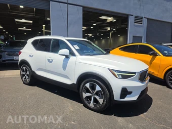 2024 Volvo XC40 B5 Plus Bright Theme – miniatura 3