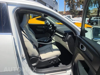 2024 Volvo XC40 B5 Plus Bright Theme – miniatura 8