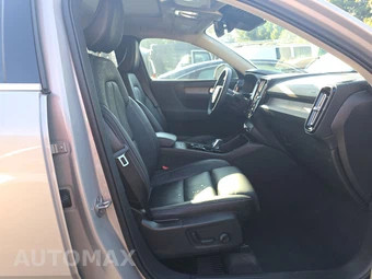 2024 Volvo XC40 B5 Plus Bright Theme – miniatura 8
