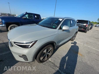 2024 Volvo XC40 B5 Plus Bright Theme