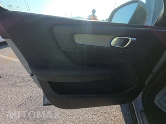 2024 Volvo XC40 B5 Plus Bright Theme – miniatura 9