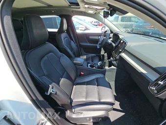 2024 Volvo XC40 B5 Plus Bright Theme – miniatura 8