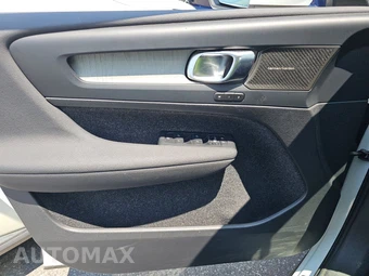 2024 Volvo XC40 B5 Plus Bright Theme – miniatura 9