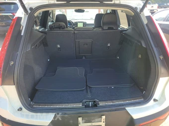2024 Volvo XC40 B5 Plus Bright Theme - miniatura 16