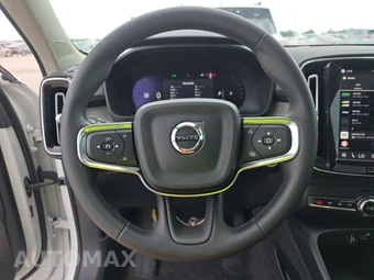 2024 Volvo XC40 B5 Plus Bright Theme – miniatura 10