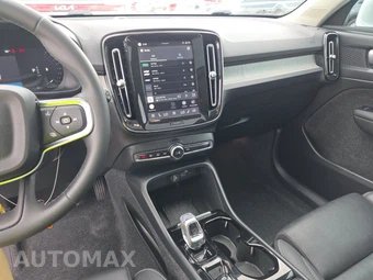 2024 Volvo XC40 B5 Plus Bright Theme – miniatura 11