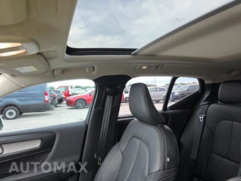 2024 Volvo XC40 B5 Plus Bright Theme – miniatura 18