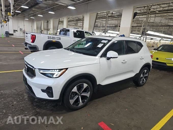 2024 Volvo XC40 B5 Plus Bright Theme