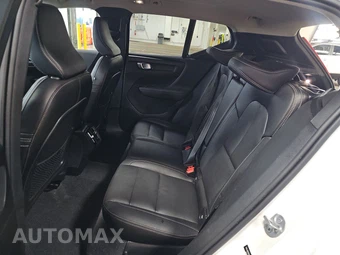 2024 Volvo XC40 B5 Plus Bright Theme – miniatura 13