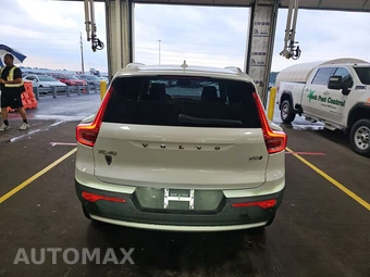 2024 Volvo XC40 B5 Plus Bright Theme – miniatura 5