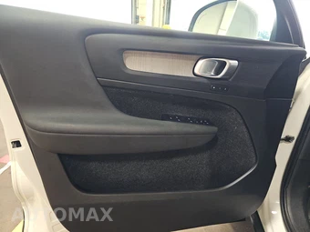 2024 Volvo XC40 B5 Plus Bright Theme – miniatura 9