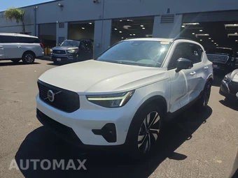 2024 Volvo XC40 B5 Plus Dark Theme