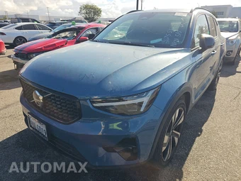 2024 Volvo XC40 B5 Plus Dark Theme