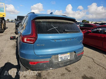 2024 Volvo XC40 B5 Plus Dark Theme – miniatura 5