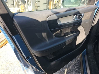2024 Volvo XC40 B5 Plus Dark Theme – miniatura 9