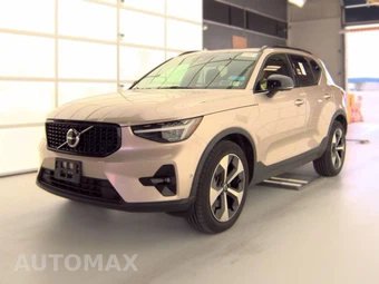 2024 Volvo XC40 B5 Plus Dark Theme