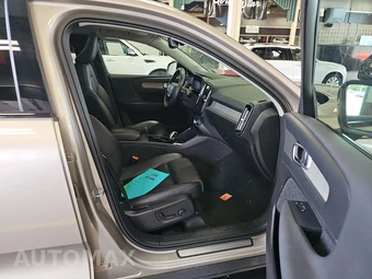 2024 Volvo XC40 B5 Plus Dark Theme – miniatura 8