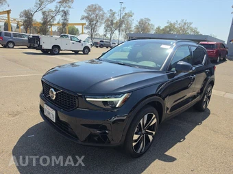 2024 Volvo XC40 B5 Plus Dark Theme