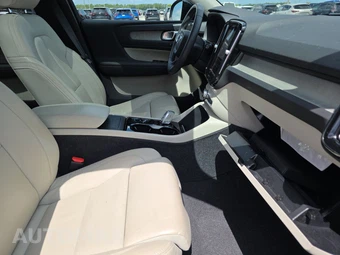 2024 Volvo XC40 B5 Plus Dark Theme – miniatura 8