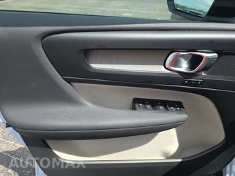 2024 Volvo XC40 B5 Plus Dark Theme – miniatura 9