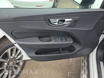 2024 Volvo XC60 B5 Core Dark Theme – miniatura 9