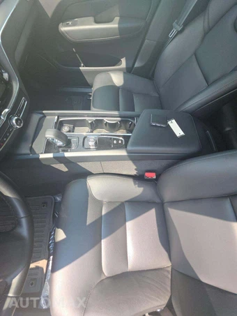 2024 Volvo XC60 B5 Core Dark Theme - miniatura 8