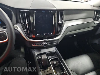 2024 Volvo XC60 B5 Core Dark Theme – miniatura 11