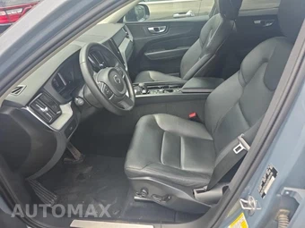 2024 Volvo XC60 B5 Core Dark Theme – miniatura 13