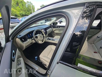 2024 Volvo XC60 B5 Plus Dark Theme - miniatura 6