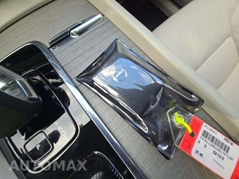 2024 Volvo XC60 B5 Plus Dark Theme - miniatura 8