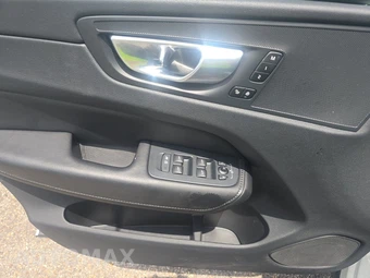 2024 Volvo XC60 B5 Plus Dark Theme – miniatura 9