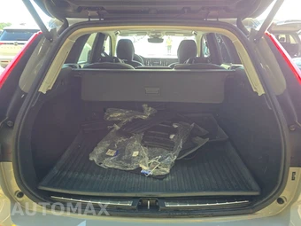 2024 Volvo XC60 B5 Plus Dark Theme - miniatura 17