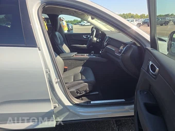 2024 Volvo XC60 B5 Plus Dark Theme - miniatura 8