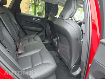 2024 Volvo XC60 B5 Plus Dark Theme - miniatura 16
