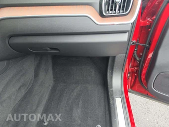 2024 Volvo XC60 B5 Plus Dark Theme - miniatura 19