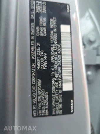 2024 Volvo XC60 B5 Plus Dark Theme - miniatura 10