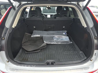 2024 Volvo XC60 B5 Plus Dark Theme - miniatura 11