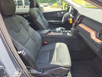 2024 Volvo XC60 B5 Plus Dark Theme – miniatura 8