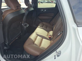 2024 Volvo XC60 B5 Plus Dark Theme - miniatura 13