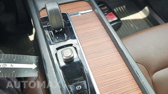 2024 Volvo XC60 B5 Plus Dark Theme - miniatura 33