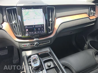 2024 Volvo XC60 B5 Ultimate Dark Theme – miniatura 11